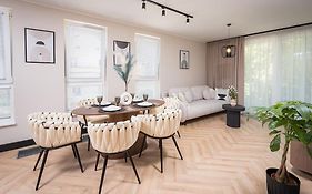 Old City Premium Apartment By Rent4You
